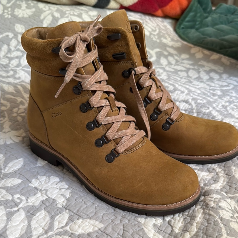 Chaco Women's Tan Lace-Up Boots